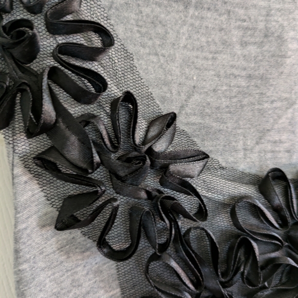 Gray Sleeveless Dress with Black Floral Neckline Size L - Picture 3 of 6